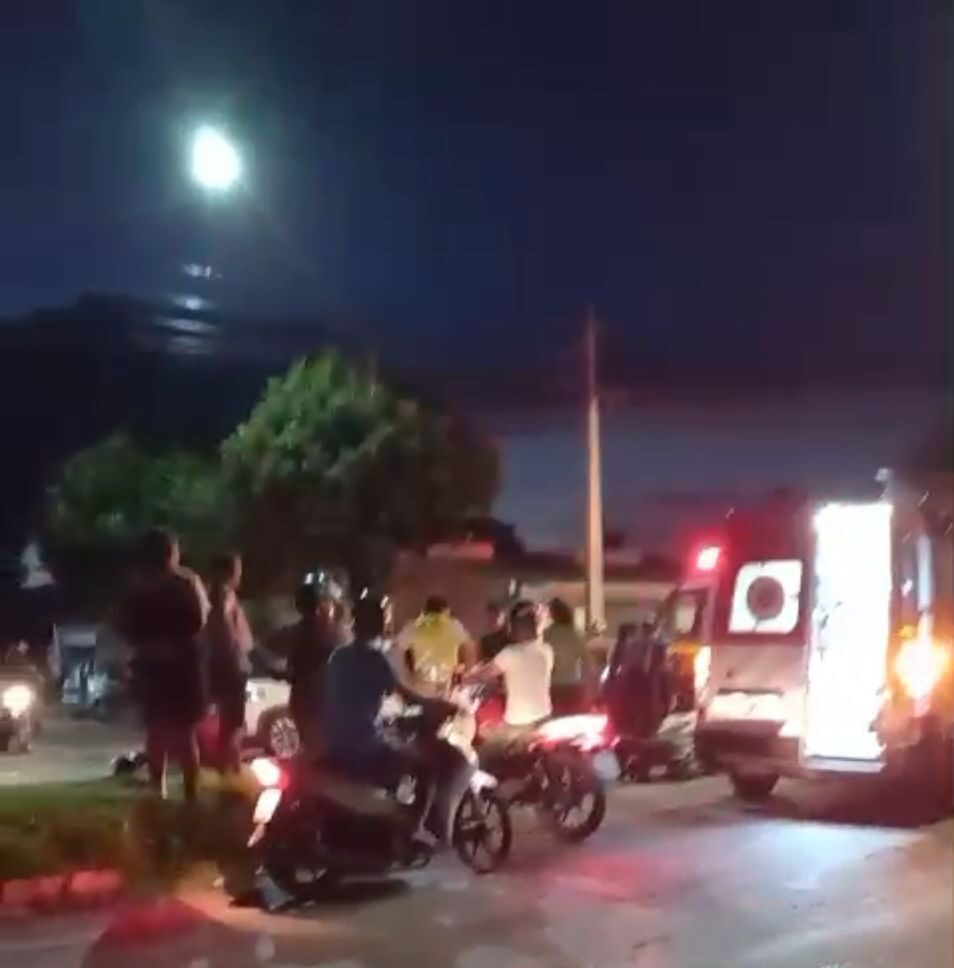 Acidente entre carro e moto deixa duas mulheres feridas no Bairro Santa Cecília, em Goianésia
