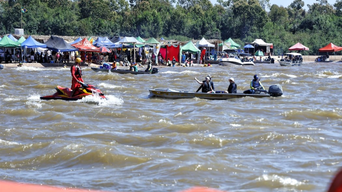 Mulher perde parte do cabelo após queda de jet ski no Rio Araguaia