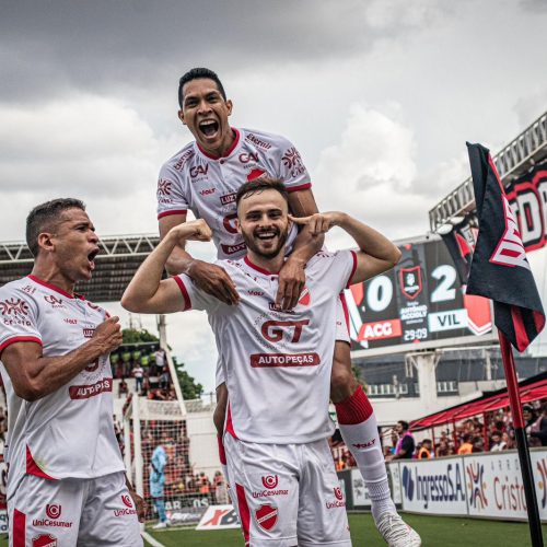 Vila Nova tem primeiro tempo mágico, com gol antológico de trás do meio-campo, e vence o clássico Atletigre por 3×1 no Estádio Antônio Accioly