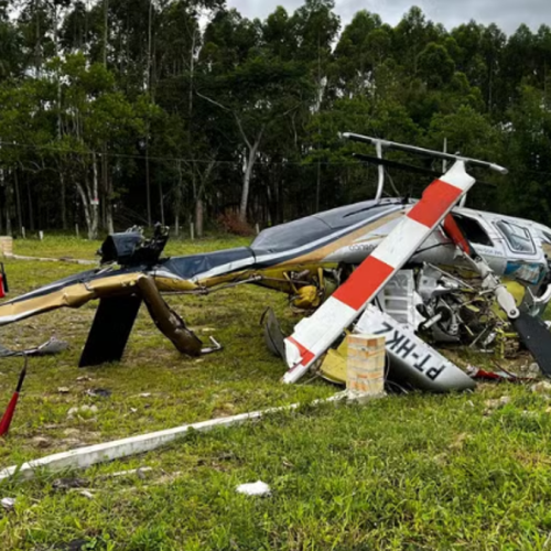 Helicóptero com cinco pessoas a bordo cai em SC; duas vítimas ficaram feridas