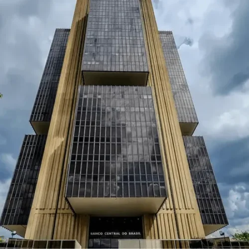 Copom define primeira taxa Selic de 2025  nesta quarta-feira (29)