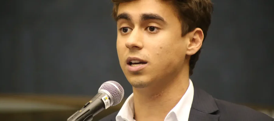 Nikolas desafia Alexandre de Morais e compara Bolsonaro a outros presos